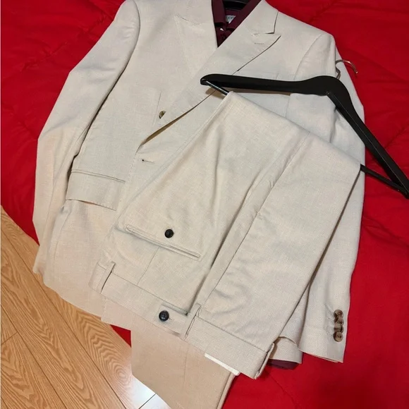 Men's Cream Double-Breasted Suit
